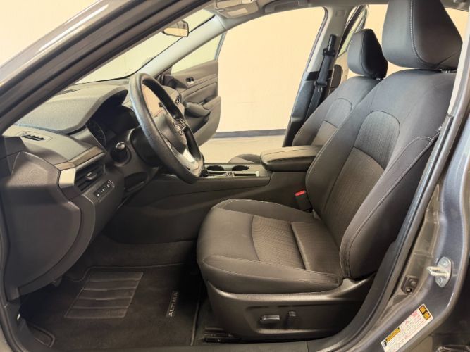 Used 2025 Nissan Altima 2.5 SV FWD image 11