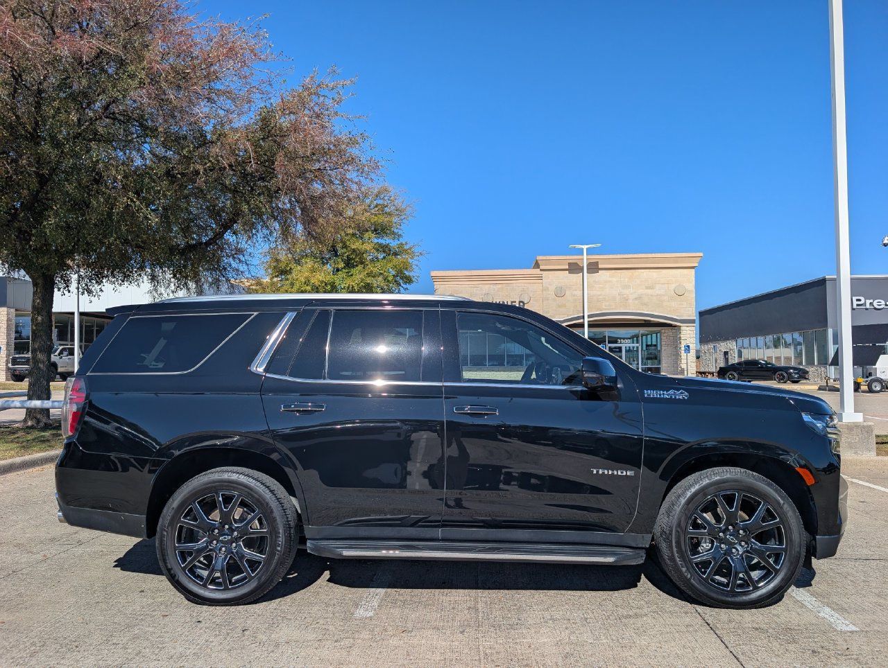 Used 2023 Chevrolet Tahoe High Country AWD/4WD image 3