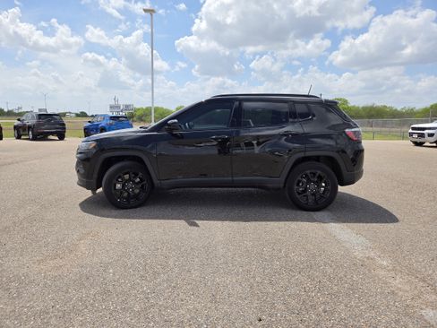 New 2026 Jeep Compass Latitude image 4