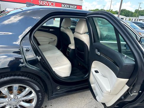 Used 2016 Chrysler 300 C image 12