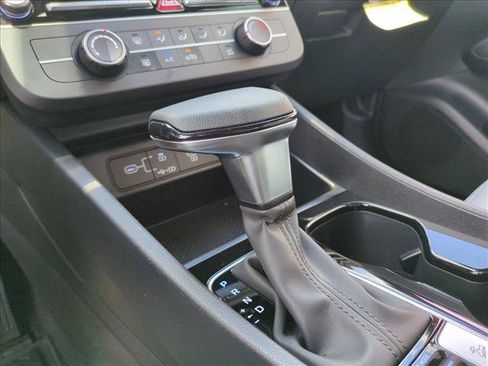 Used 2025 Hyundai Santa Cruz SE FWD image 12