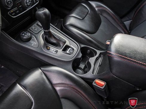 Used 2022 Jeep Cherokee Trailhawk image 35