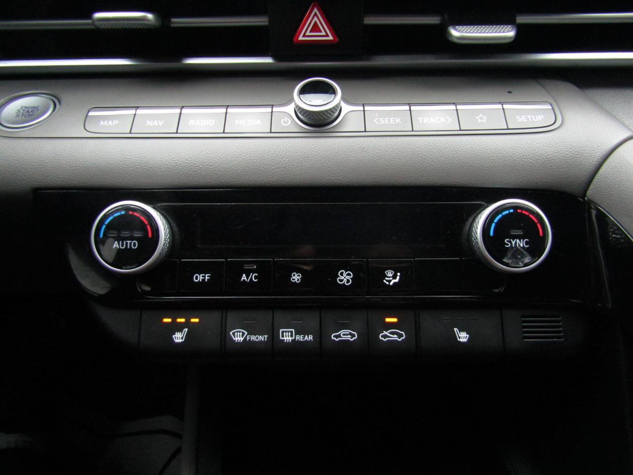 Used 2023 Hyundai Elantra SEL w/ Convenience Package FWD image 15