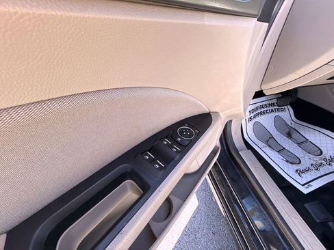 Used 2019 Ford Fusion SE image 11