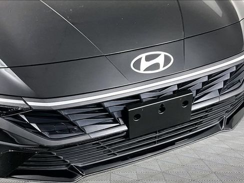 Used 2026 Hyundai Elantra SE FWD image 28