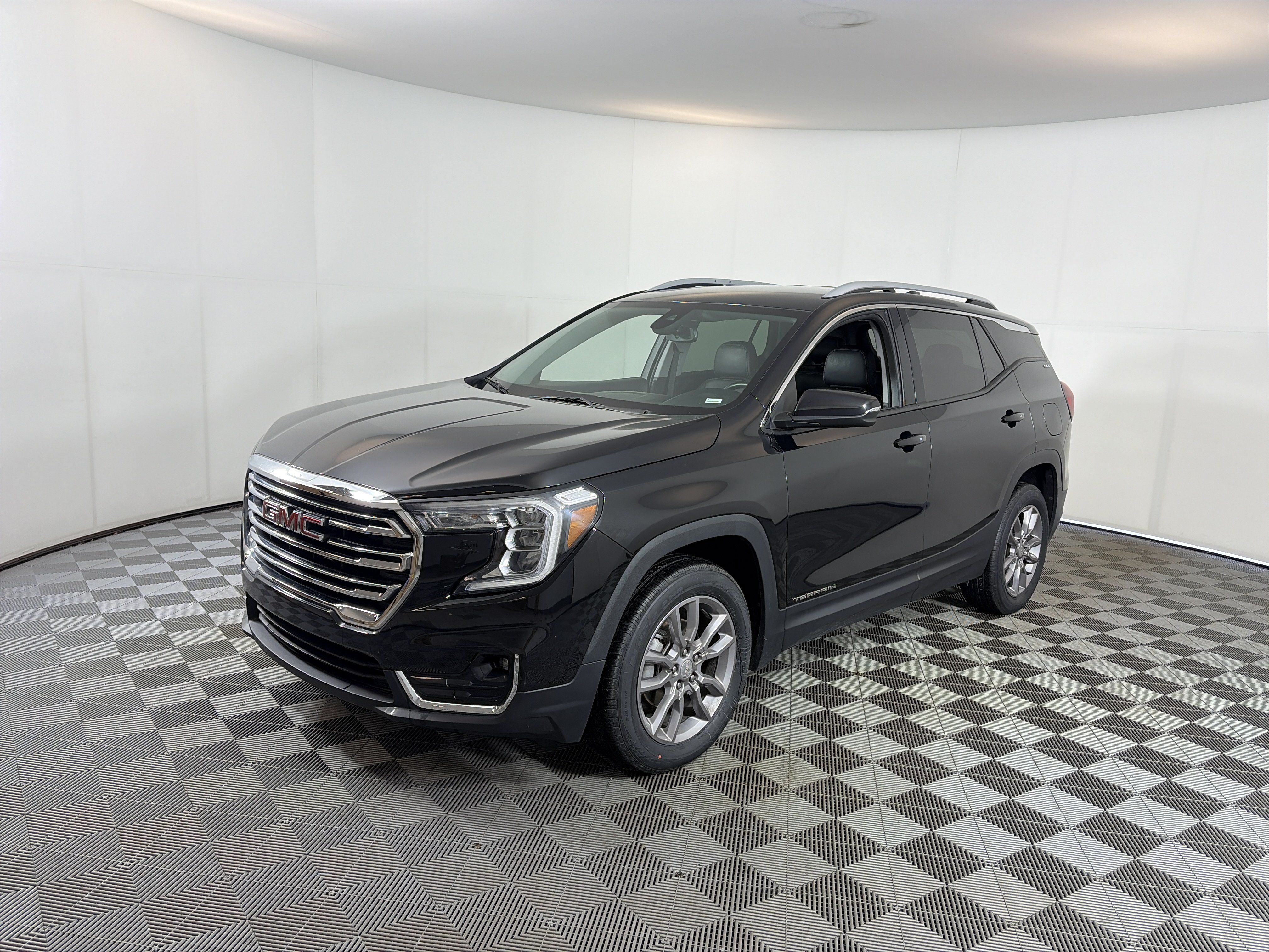 Certified 2024 GMC Terrain SLT AWD/4WD image 2