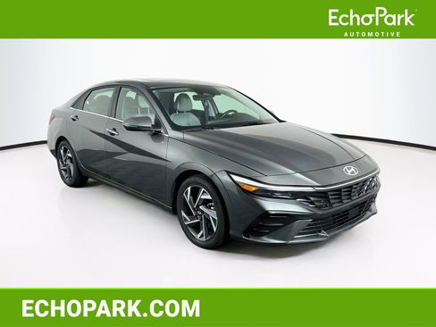 Used 2025 Hyundai Elantra Limited FWD image 1