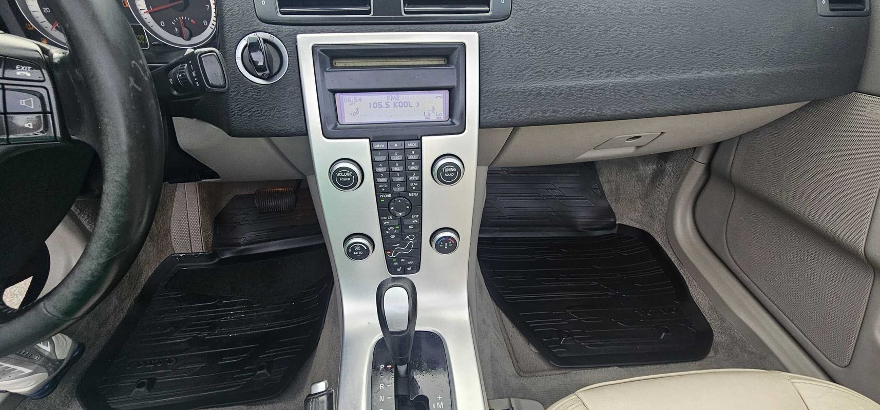 Used 2011 Volvo C70 T5 w/ Convenience Pkg FWD image 16