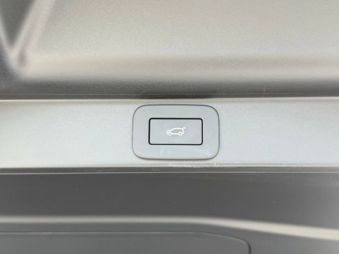 Certified 2025 Land Rover Range Rover SE AWD/4WD image 36