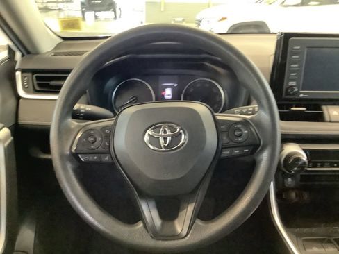 Used 2022 Toyota RAV4 LE AWD/4WD image 12