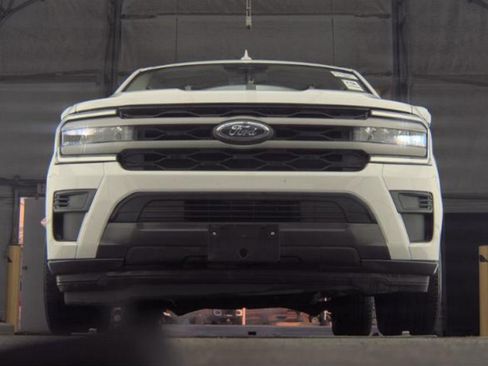 Used 2024 Ford Expedition XLT image 4