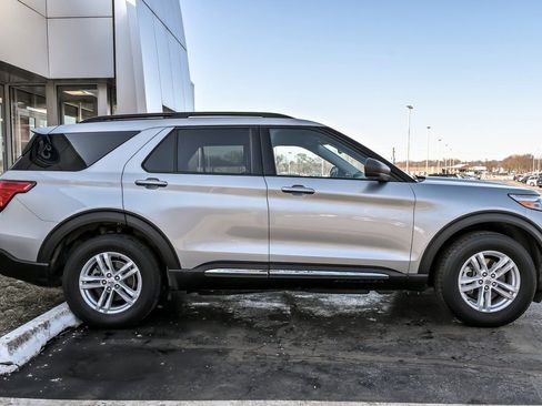 Used 2023 Ford Explorer XLT w/ Equipment Group 202A image 9