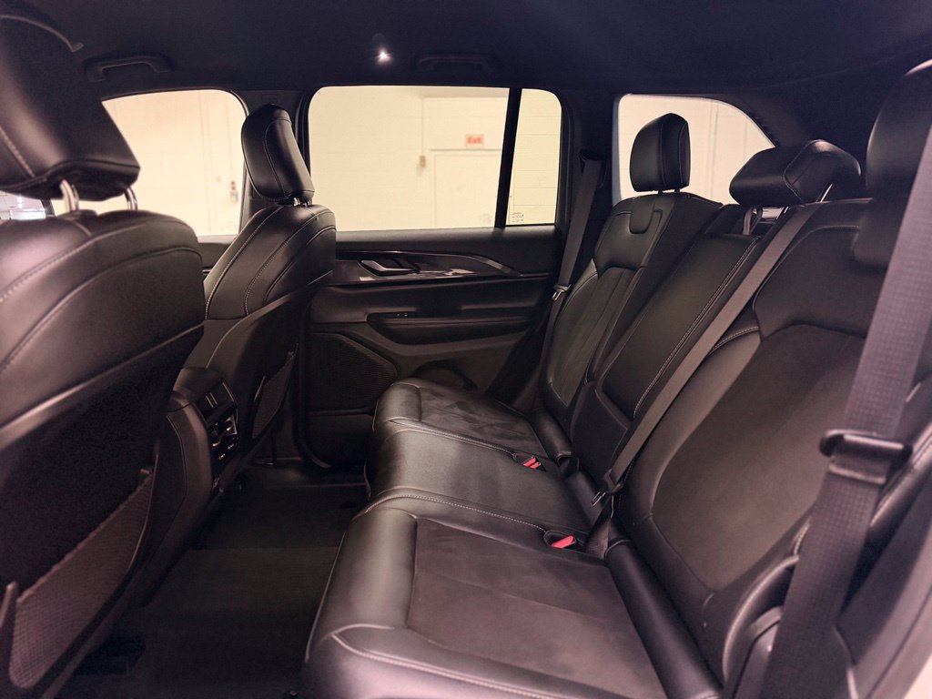 Used 2023 Jeep Grand Cherokee Altitude AWD/4WD image 23