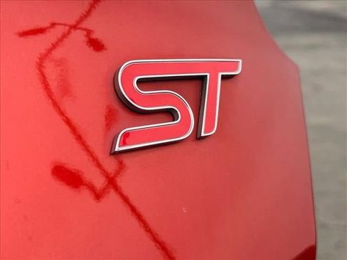 Used 2018 Ford Focus ST image 23