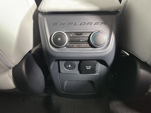 Used 2025 Ford Explorer Platinum w/ Ultimate Package AWD/4WD image 19