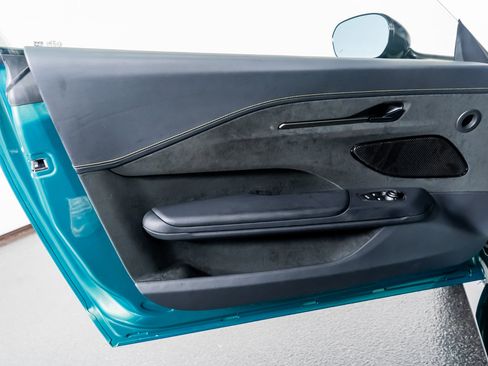 Used 2025 Aston Martin V8 Vantage Coupe image 33