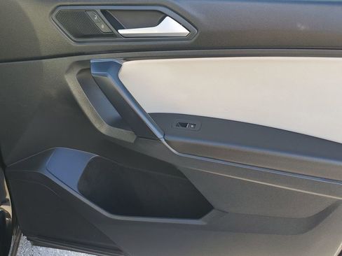 Used 2019 Volkswagen Tiguan SE image 44