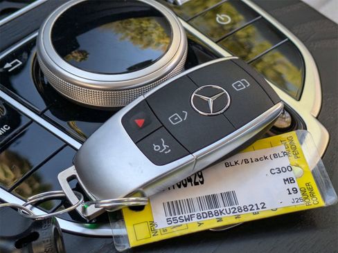 Used 2019 Mercedes-Benz C 300 Sedan image 32