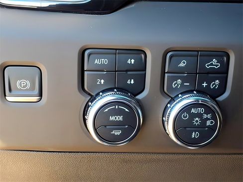 Used 2024 GMC Sierra 2500 Denali w/ Denali Reserve Package image 20