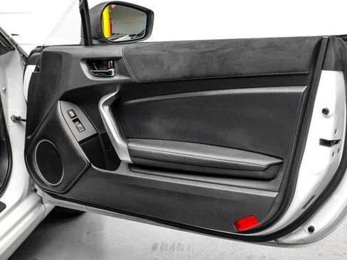 Used 2020 Toyota 86 RWD image 32