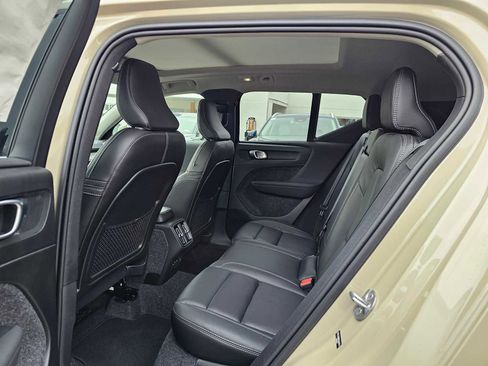 New 2025 Volvo XC40 B5 Plus w/ Climate Package image 19