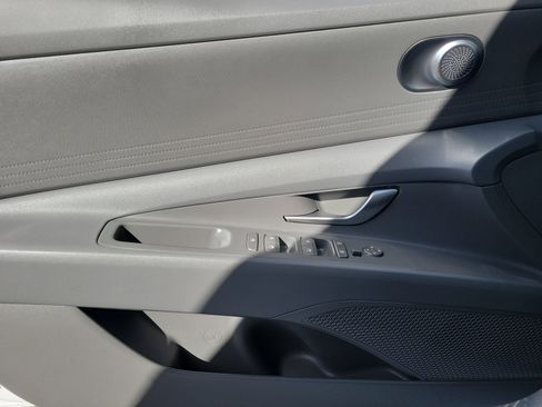 Certified 2025 Hyundai Elantra SE image 19