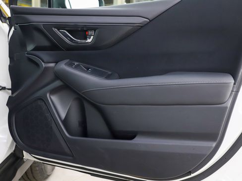 Used 2022 Subaru Outback Premium image 9