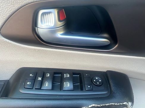 Used 2017 Chrysler Pacifica Touring image 23