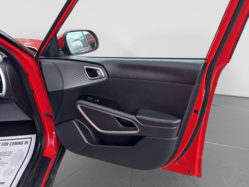Used 2023 Kia Soul LX w/ LX Technology Package FWD image 25