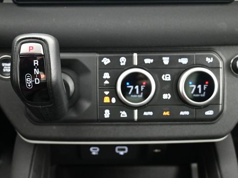 Used 2023 Land Rover Defender 110 X-Dynamic SE image 17