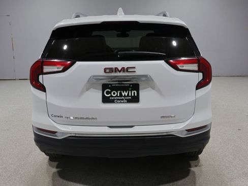 Used 2024 GMC Terrain SLT AWD/4WD image 3