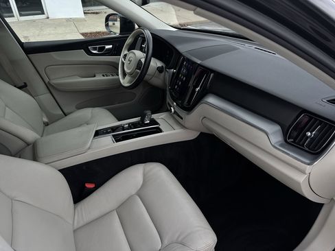 Used 2023 Volvo XC60 B5 Core image 30