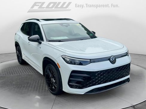 New 2025 Volkswagen Tiguan SE R-Line image 1