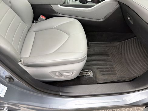 Used 2021 Toyota Highlander XLE AWD/4WD image 52