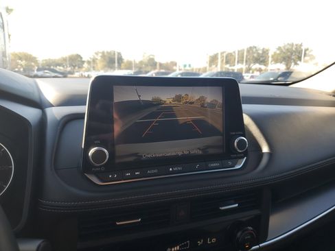 Used 2025 Nissan Rogue SV image 20