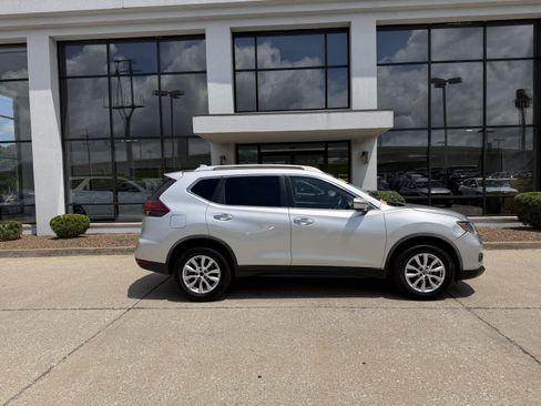 Used 2019 Nissan Rogue SV AWD/4WD image 3