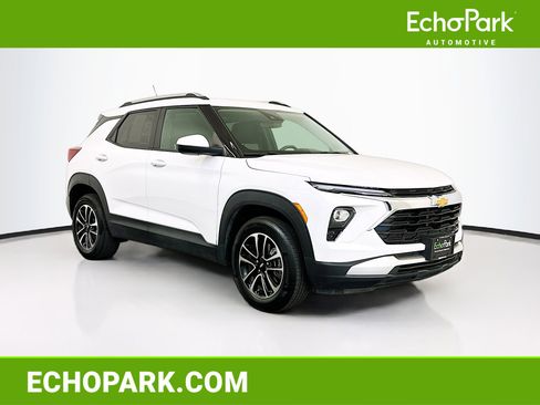 Used 2025 Chevrolet TrailBlazer LT image 1