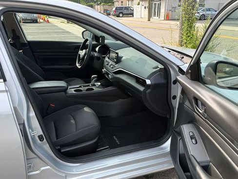 Used 2024 Nissan Altima 2.5 S FWD image 25