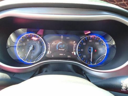 Used 2025 Chrysler Pacifica Select FWD image 7