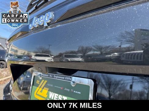 Used 2023 Jeep Grand Cherokee Limited image 12