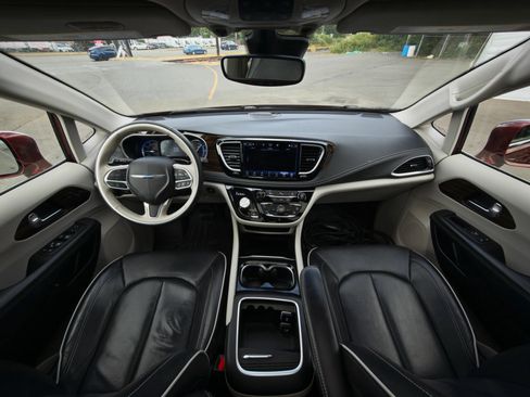 Used 2021 Chrysler Pacifica Limited FWD image 41