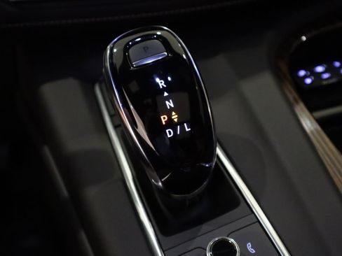Used 2024 Cadillac Escalade Premium Luxury AWD/4WD image 35