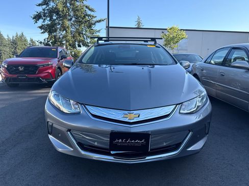 Used 2018 Chevrolet Volt Premier w/ Driver Confidence Package FWD image 2