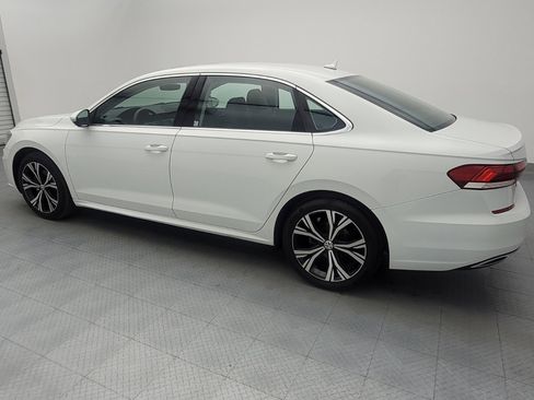 Used 2022 Volkswagen Passat 2.0T SE image 3