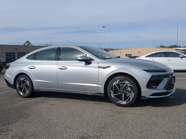 Used 2026 Hyundai Sonata SEL FWD image 1