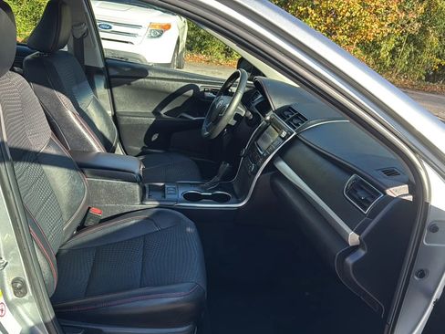 Used 2015 Toyota Camry SE w/ Moonroof Package image 12