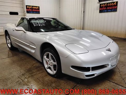 Used 2001 Chevrolet Corvette Coupe w/ Preferred Equipment Group2 RWD image 1