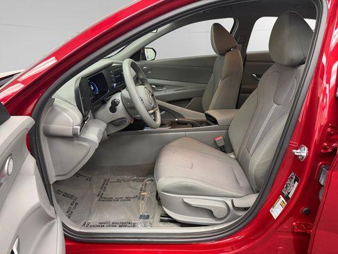 Certified 2025 Hyundai Elantra SE FWD image 9