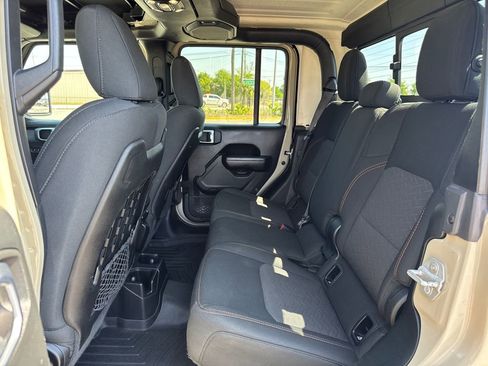 Used 2020 Jeep Gladiator Mojave w/ Dual Top Group AWD/4WD image 17