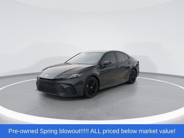 Used 2025 Toyota Camry SE FWD image 4